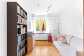 Kinderzimmer 2 - Ihr neues Zuhause in Ziegetsdorf – Modernisiertes Zweifamilienhaus mit Gartenparadies und PV-Anlage!