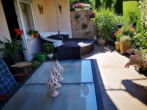 Terrasse - Ihr neues Zuhause in Ziegetsdorf – Modernisiertes Zweifamilienhaus mit Gartenparadies und PV-Anlage!