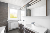 Bad - Ihr neues Zuhause in Ziegetsdorf – Modernisiertes Zweifamilienhaus mit Gartenparadies und PV-Anlage!