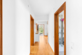Flur - Ihr neues Zuhause in Ziegetsdorf – Modernisiertes Zweifamilienhaus mit Gartenparadies und PV-Anlage!