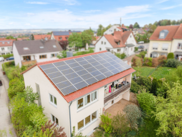 Ihr neues Zuhause in Ziegetsdorf – Modernisiertes Zweifamilienhaus mit Gartenparadies und PV-Anlage!, 93051 Regensburg, Zweifamilienhaus