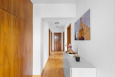 Flur OG - Ihr neues Zuhause in Ziegetsdorf – Modernisiertes Zweifamilienhaus mit Gartenparadies und PV-Anlage!