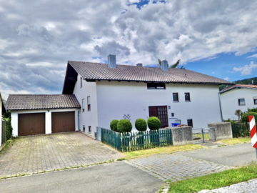 Zweifamilienhaus in Traitsching – Ideal für Selbstnutzung, Kapitalanlage oder Mehrgenerationenwohnen, 93455 Traitsching, Zweifamilienhaus