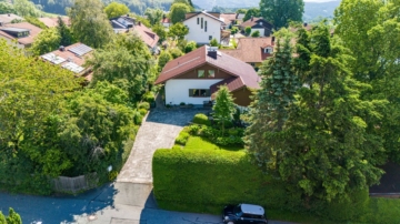 Tolle Aussicht – viel Platz – liebvoll gepflegt – inkl. zusätzlichem Bauplatz!, 94518 Spiegelau, Einfamilienhaus