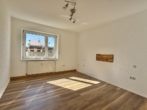 Bild - Charmante Erdgeschosswohnung mit Garten und Garage in Teublitz–Modernisiert und Bezugsfrei!