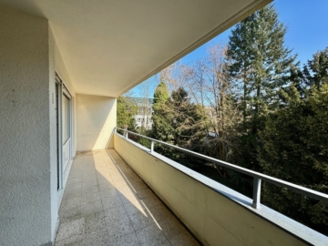 Innerer Westen: Renovierungsbedürftige 3-Zimmer-Wohnung mit Balkon!, 93049 Regensburg, Etagenwohnung