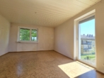 Wohnzimme - Über den Dächern von Amberg: Freie Drei-Zimmer-Wohnung inklusive Garage!