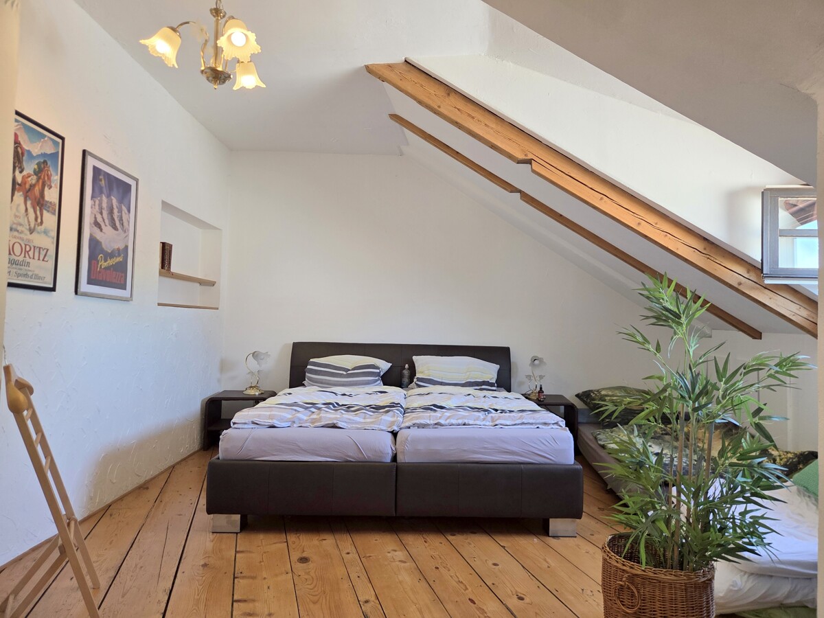 Schlafzimmer DG