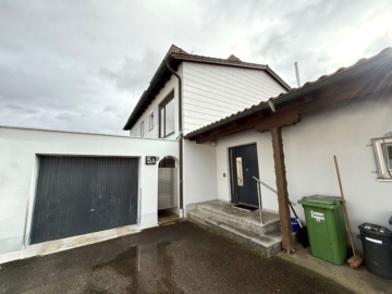 Ruhig gelegene 3 Zimmer Wohnung, 84069 Schierling, Etagenwohnung