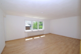 Wohnzimmer - | Geräumig wie ein Haus! | – Sonnige 4 Zimmer Erdgeschosswohnung mit Garten