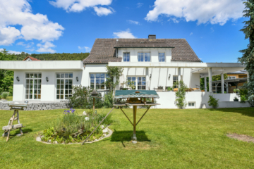 Elegantes Anwesen mit viel Privatsphäre!, 92421 Schwandorf, Einfamilienhaus