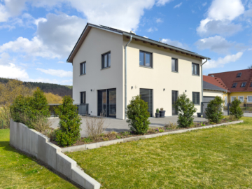 Neuwertiges A+ Effizienzhaus mit Einliegerwohnung, PV-Anlage und Smart Home in Nittenau (Stefling), 93149 Nittenau - Stefling, Einfamilienhaus