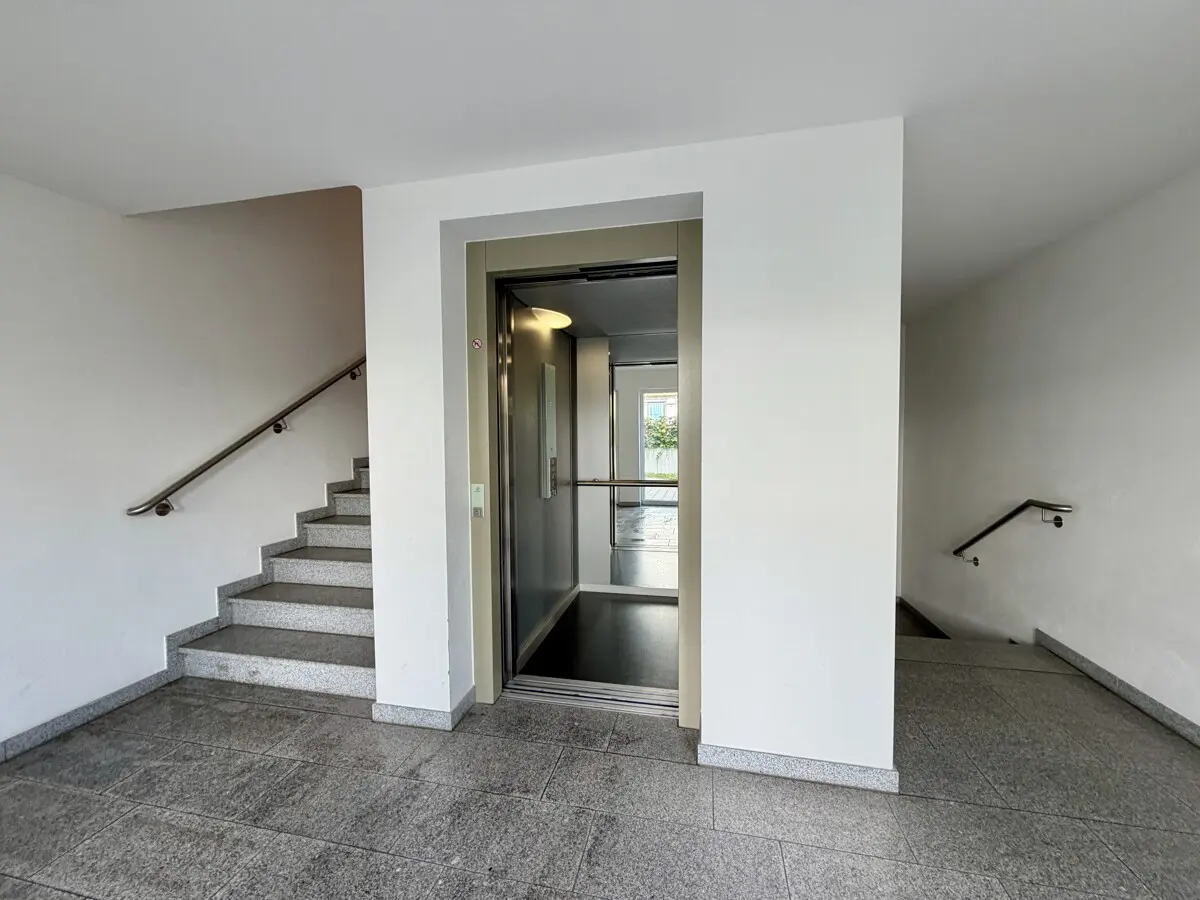 Lift zum Keller und TG