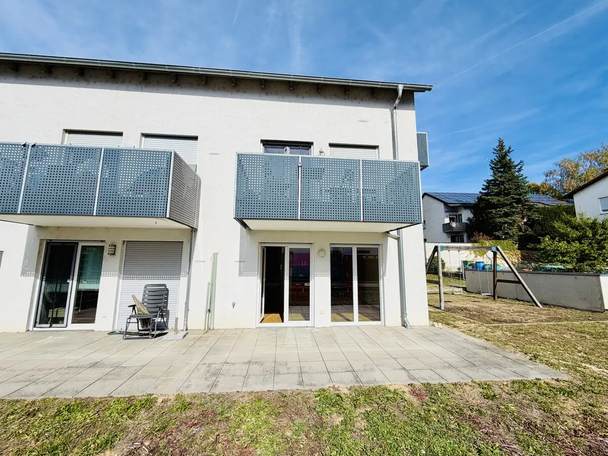 Terrasse und Grünfläche
