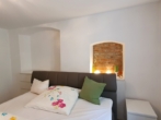 Schlafzimmer mit Wandnischen - Sofortbezug: Traumwohnung in der Regensburger Altstadt!