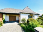 Ihr Haus mit Garage von Westen - Küss mich wach!
