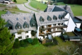 Luftbild - Authentisches Gasthof-Hotel im Kurort Schönwald!