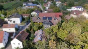 Hofstelle in Wildgarten-Idylle mit Sanierungschancen – eine Bühne für echte Macher, 94377 Steinach, Bauernhaus