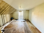 Schlafzimmer DG - Hofstelle in Wildgarten-Idylle mit Sanierungschancen – eine Bühne für echte Macher