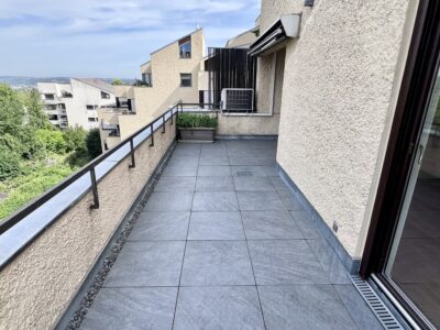 Großzügige 3-Zimmer-Wohnung mit zwei sonnigen Dachterrassen und Weitblick, 93051 Regensburg, Etagenwohnung