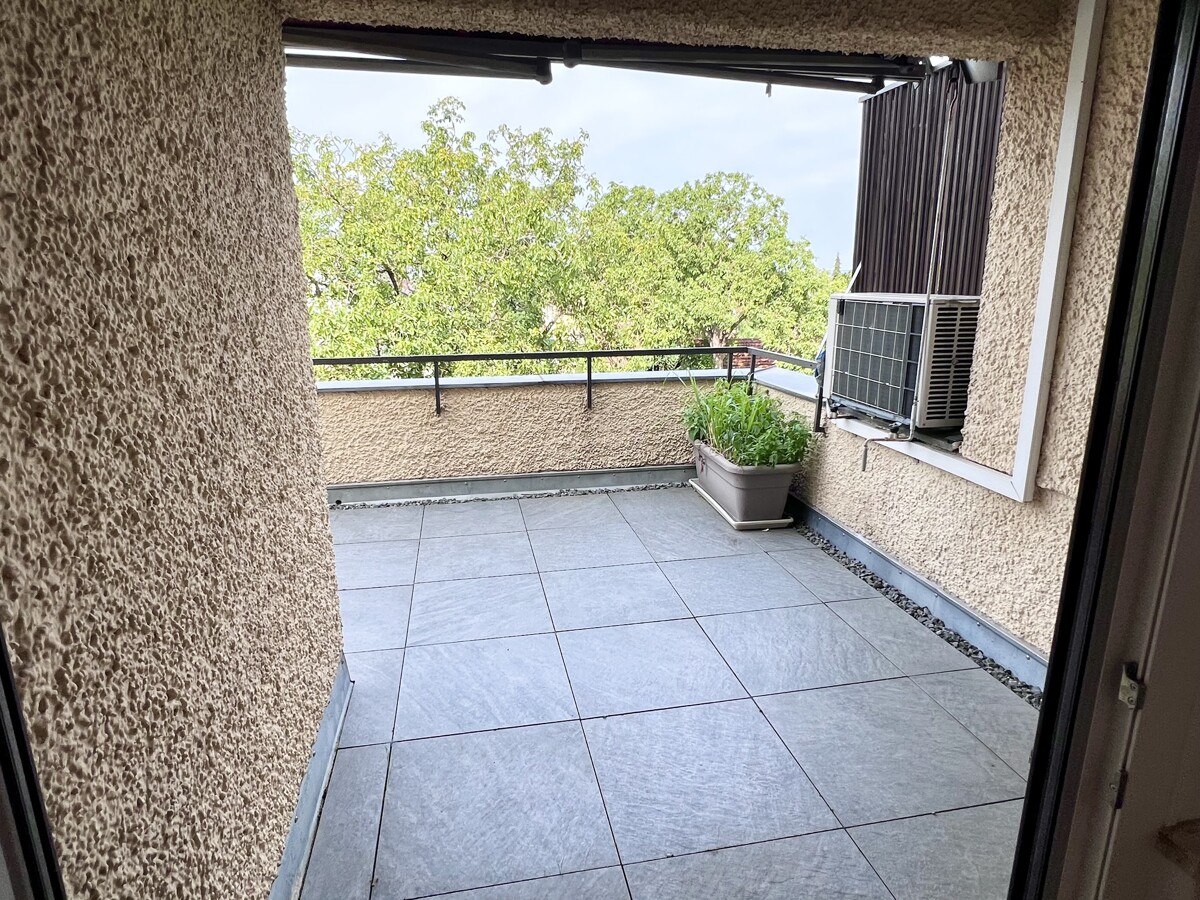Terrasse vom Büro ausgehend