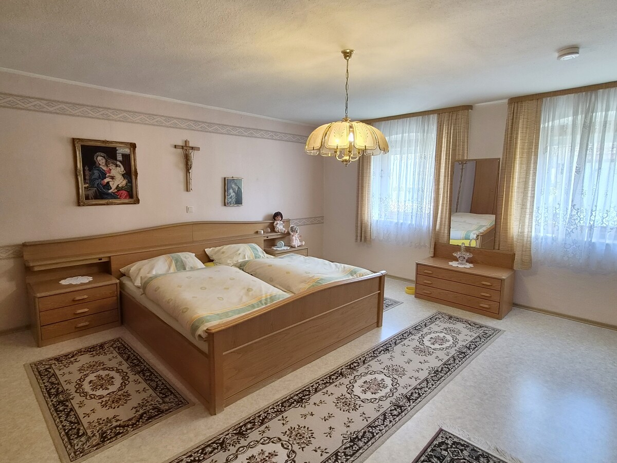 Schlafzimmer 1