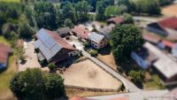 Hofstelle mit Pferdehaltung