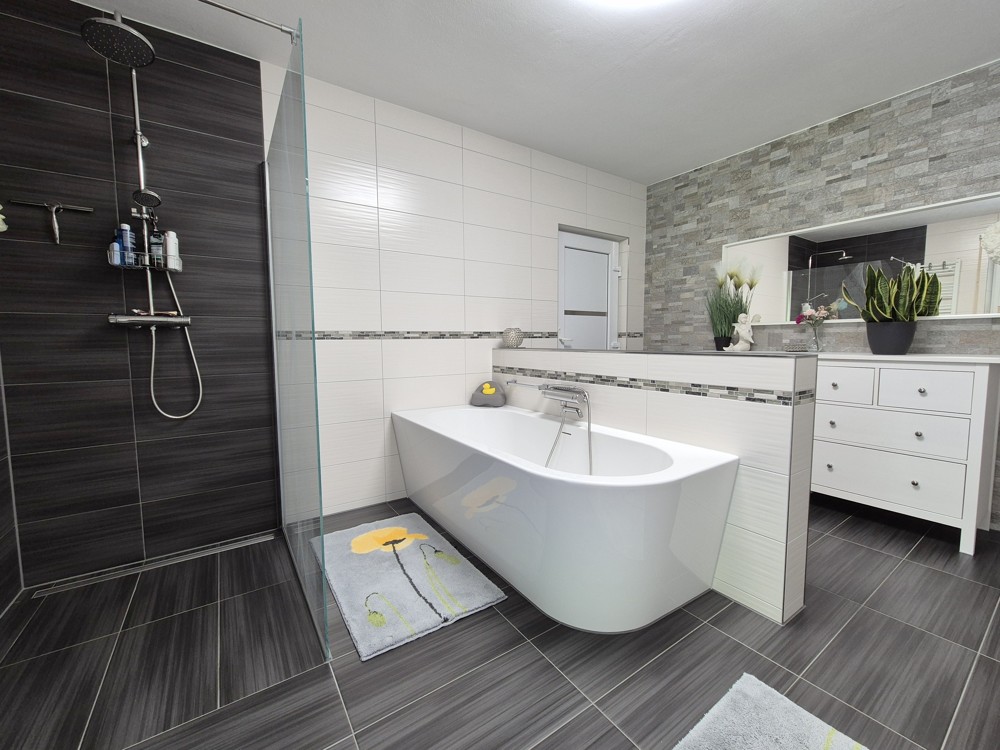 Badezimmer EG