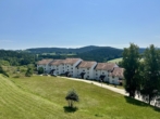 Ausblick 1 - Ferienidylle oder Hauptwohnsitz – 2-Zi.-Wohnung mit Südbalkon und Panoramablick im Bayerischen Wald