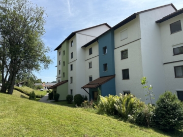 Ferienidylle oder Hauptwohnsitz – 2-Zi.-Wohnung mit Südbalkon und Panoramablick im Bayerischen Wald, 94209 Regen, Etagenwohnung