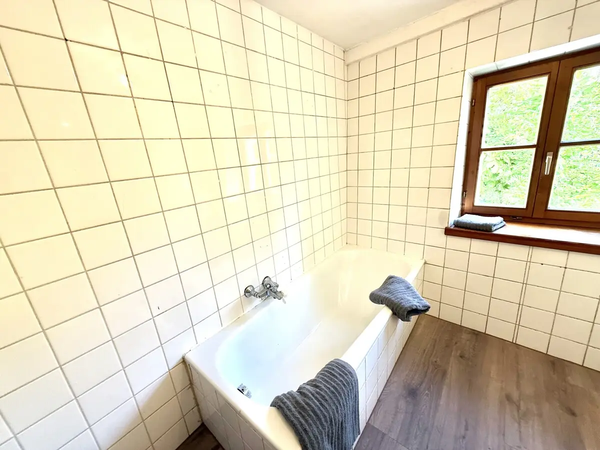 Ihr Bad mit Fenster & Wanne