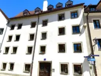 Ihr Mehrfamilienhaus von der Straße von Süden
