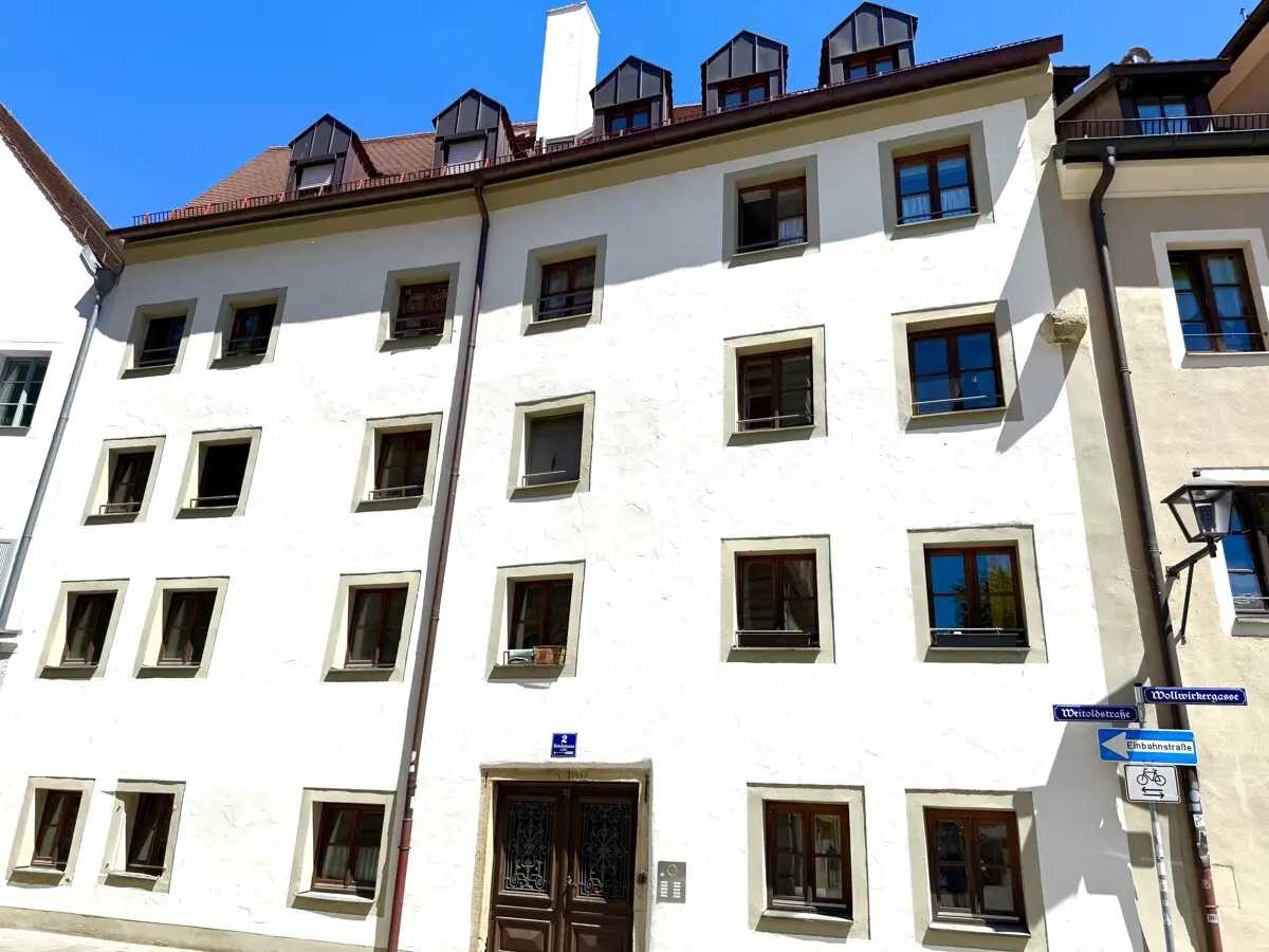Ihr Mehrfamilienhaus von der Straße von Süden