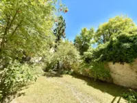 Im Garten Ihres Mehrfamilienhauses gen Nord-Osten
