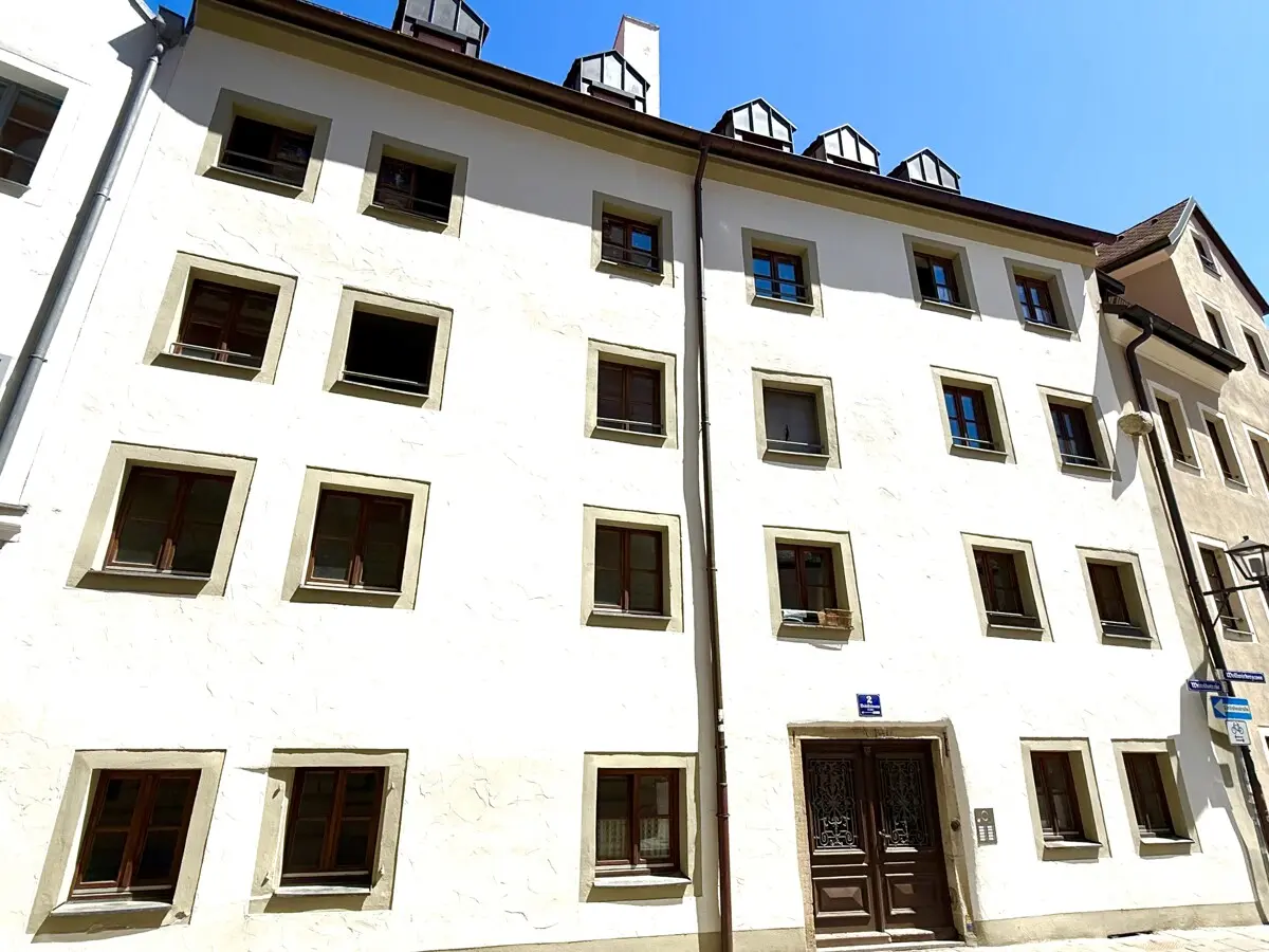 Ihr Mehrfamilienhaus von der Straße von Süd-Westen