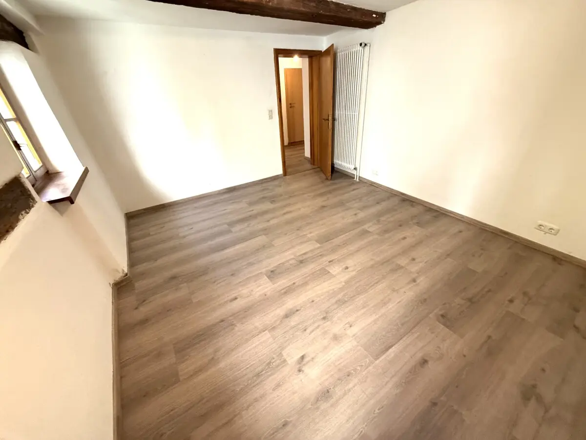 In Ihrem Schlafzimmer gen Diele