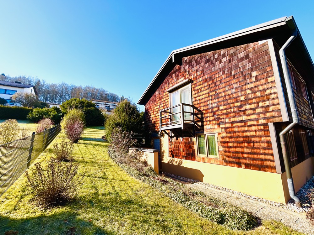 Ihr Wohnhaus mit Balkönchen aus Nord-Osten
