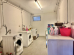 Waschraum - Exklusives Wohnen in Burglengenfeld: Moderne Erdgeschosswohnung mit Gartenanteil und 2 Garagen