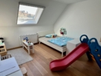 Kinderzimmer Obergeschoss - Zweifamilienhaus in Deuerling, mit schöner Aussicht zum Kaufen