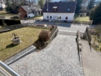 Blick in den Hof - Zweifamilienhaus in Deuerling, mit schöner Aussicht zum Kaufen