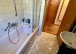 Badezimmer Obergeschoss - Zweifamilienhaus in Deuerling, mit schöner Aussicht zum Kaufen