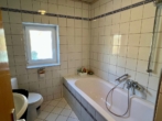 Badezimmer Obergeschoss - Zweifamilienhaus in Deuerling, mit schöner Aussicht zum Kaufen