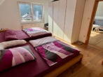 Schlafzimmer Obergeschoss - Zweifamilienhaus in Deuerling, mit schöner Aussicht zum Kaufen
