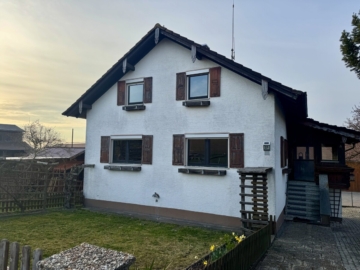 Einfamilienhaus mit vielfältigen Nutzungsmöglichkeiten – ein Traum für Heimwerker!, 93455 Traitsching, Einfamilienhaus