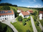 Drohnenaufnahme - Ruhiges und zentrales Einfamilienhaus mit Ausbaupotenzial und grüner Rückseite