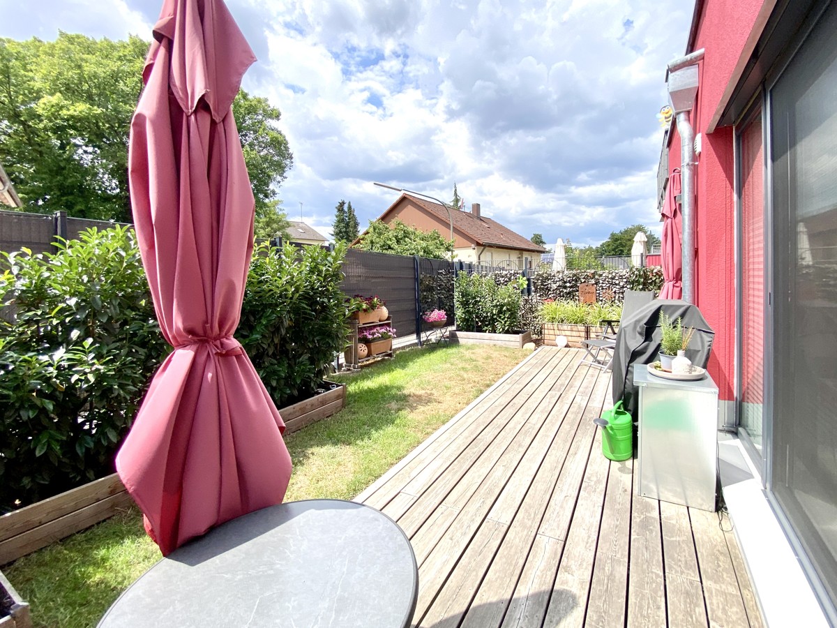 Terrasse m Garten