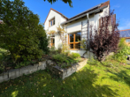 Blick aufs Haus - Liebevolles Familienidyll