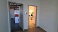 Eingang - neuwertige Halle (beheizbar) mit Büro zu vermieten in Barbing