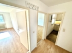 In Ihrer Diele gen Schlafzimmer, Wohnzimmer & Küche - Grüner als gedacht!