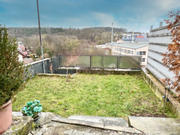 Mittendrin im Leben – Ein, Zwei-Familienhaus sucht eine neue Familie !, 92660 Neustadt an der Waldnaab, Reihenmittelhaus